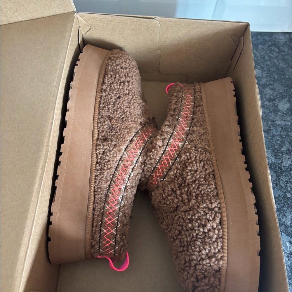 UGG Tazz Heritage Braid- Brown Shearling Mules with Pink Accents - Picture 6 of 8